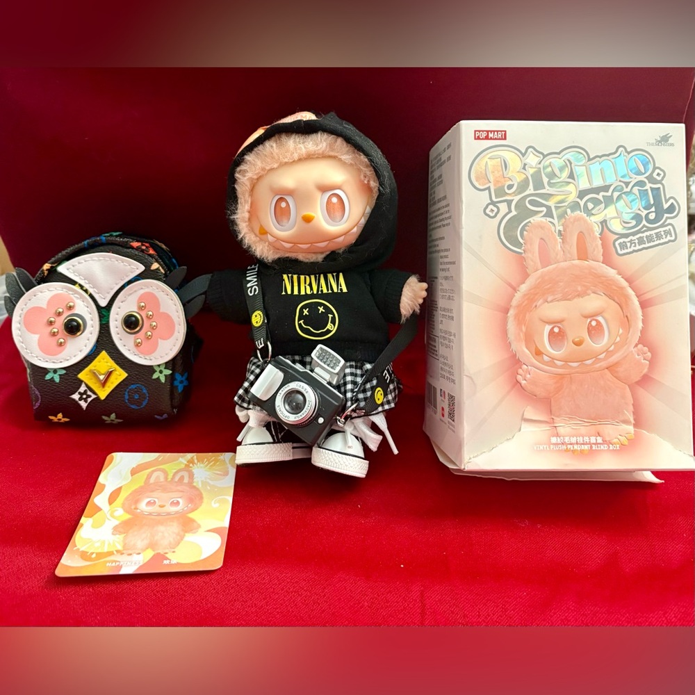 Happiness BIE included along with full fit and black mini bag!